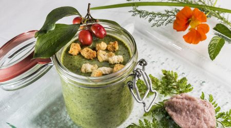 HD Wildkräutersuppe mit Dirndlnockerln